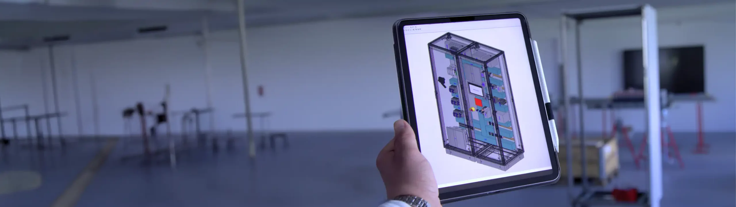 Zeichnung eines Schaltschranks auf einem Tablet