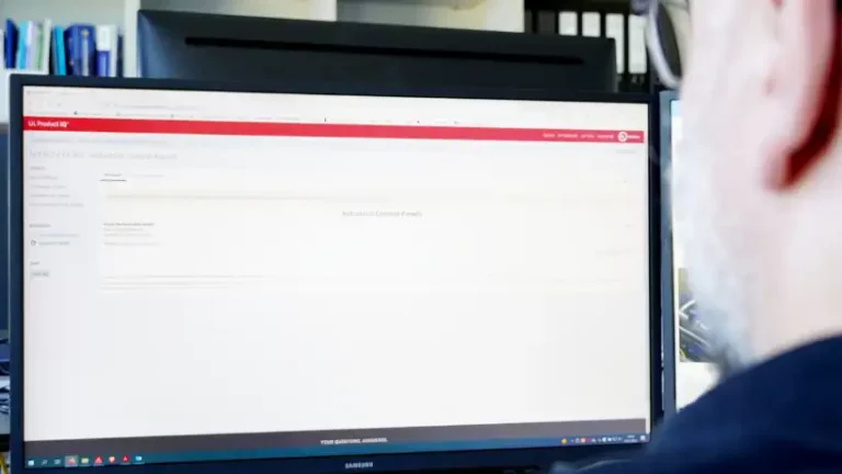 UL-Database wird auf einem Bildschirm aufgerufen