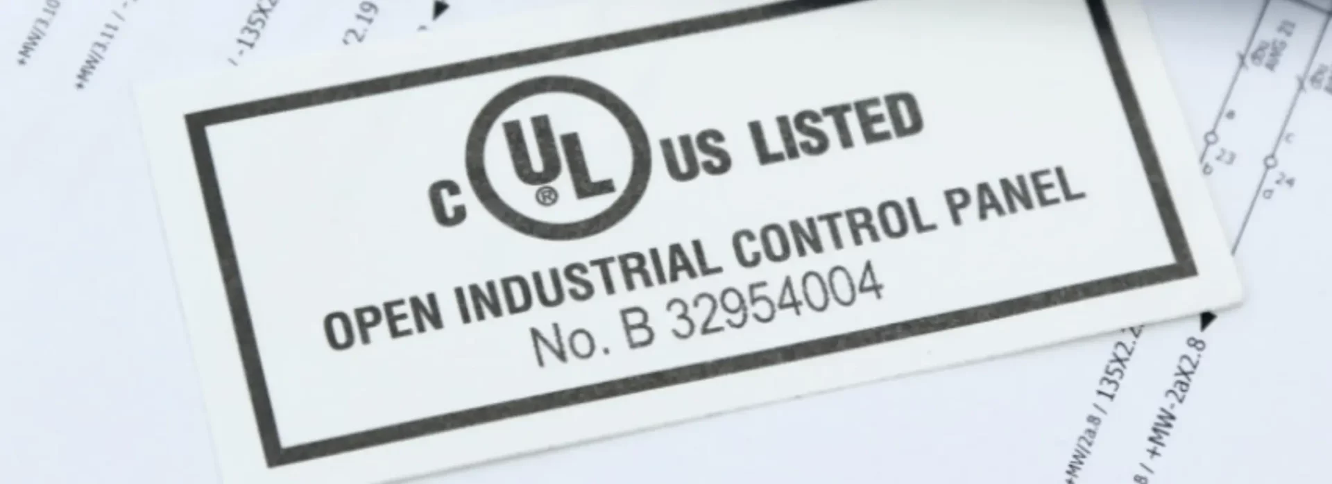 UL-zertifiziertes industrielles Steuerungspanel von Krayer Systemtechnik.